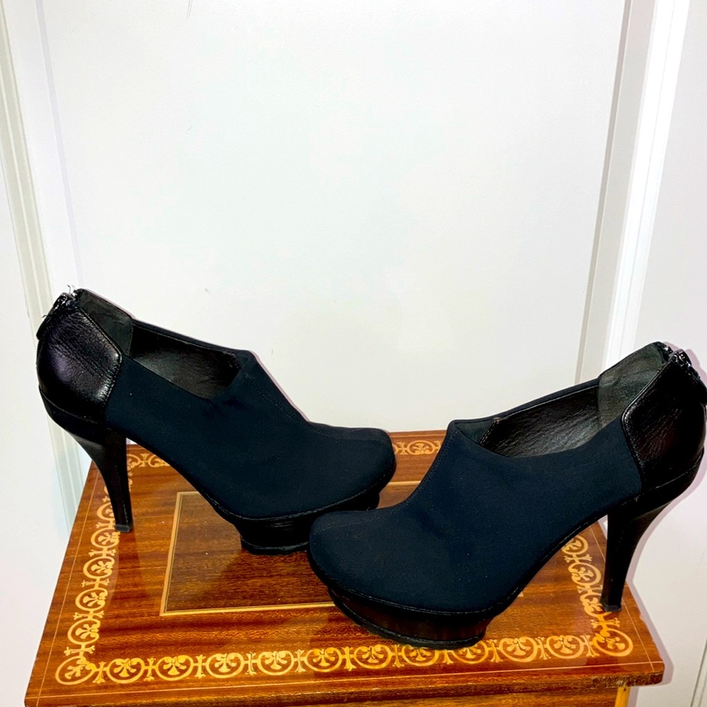 Donald Pliner 7.5 Black Leather platform heels